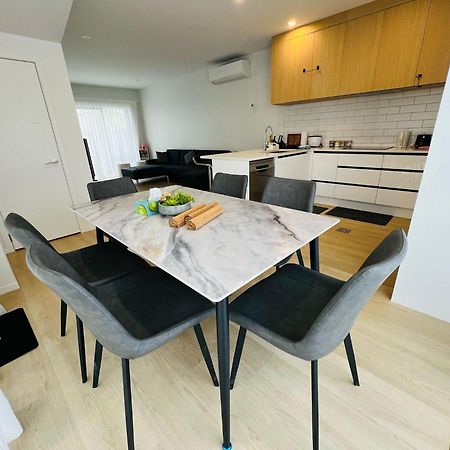 Central Modern 3-Bedroom,3- Bathroom House With Patio And Carpark- Lower Hutt City Centre Dış mekan fotoğraf