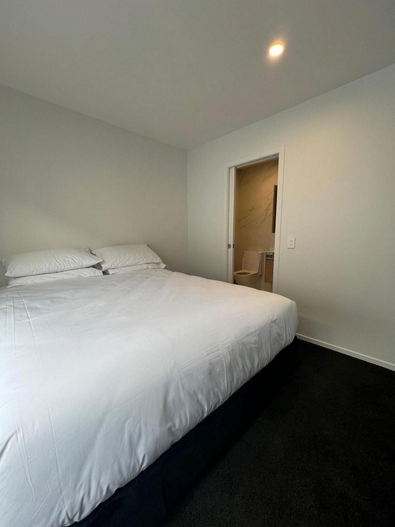 Central Modern 3-Bedroom,3- Bathroom House With Patio And Carpark- Lower Hutt City Centre Dış mekan fotoğraf