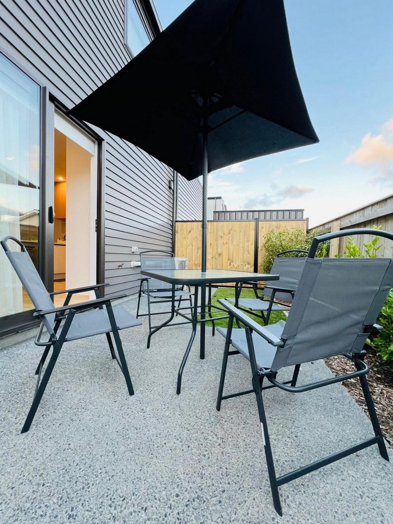 Central Modern 3-Bedroom,3- Bathroom House With Patio And Carpark- Lower Hutt City Centre Dış mekan fotoğraf