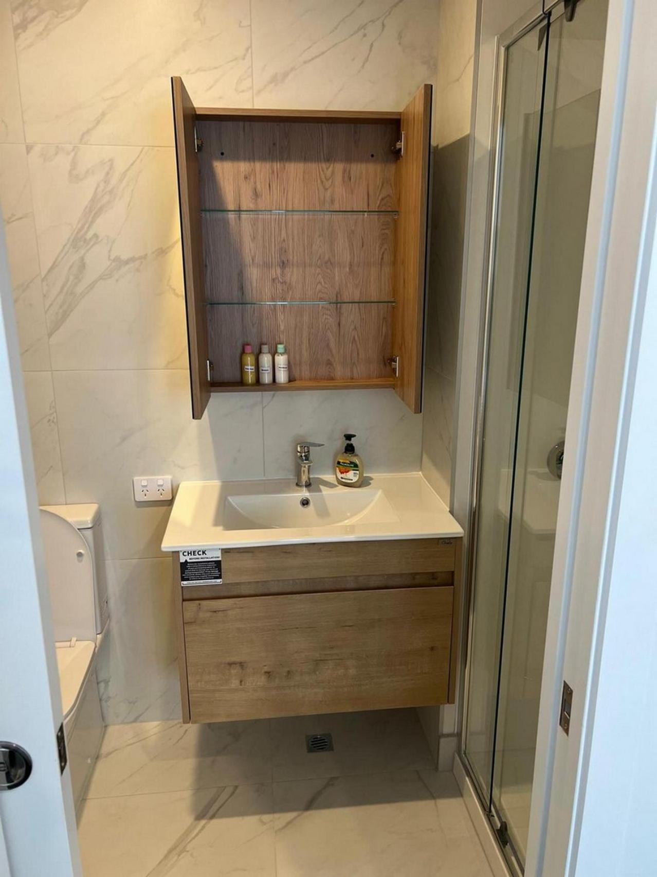 Central Modern 3-Bedroom,3- Bathroom House With Patio And Carpark- Lower Hutt City Centre Dış mekan fotoğraf