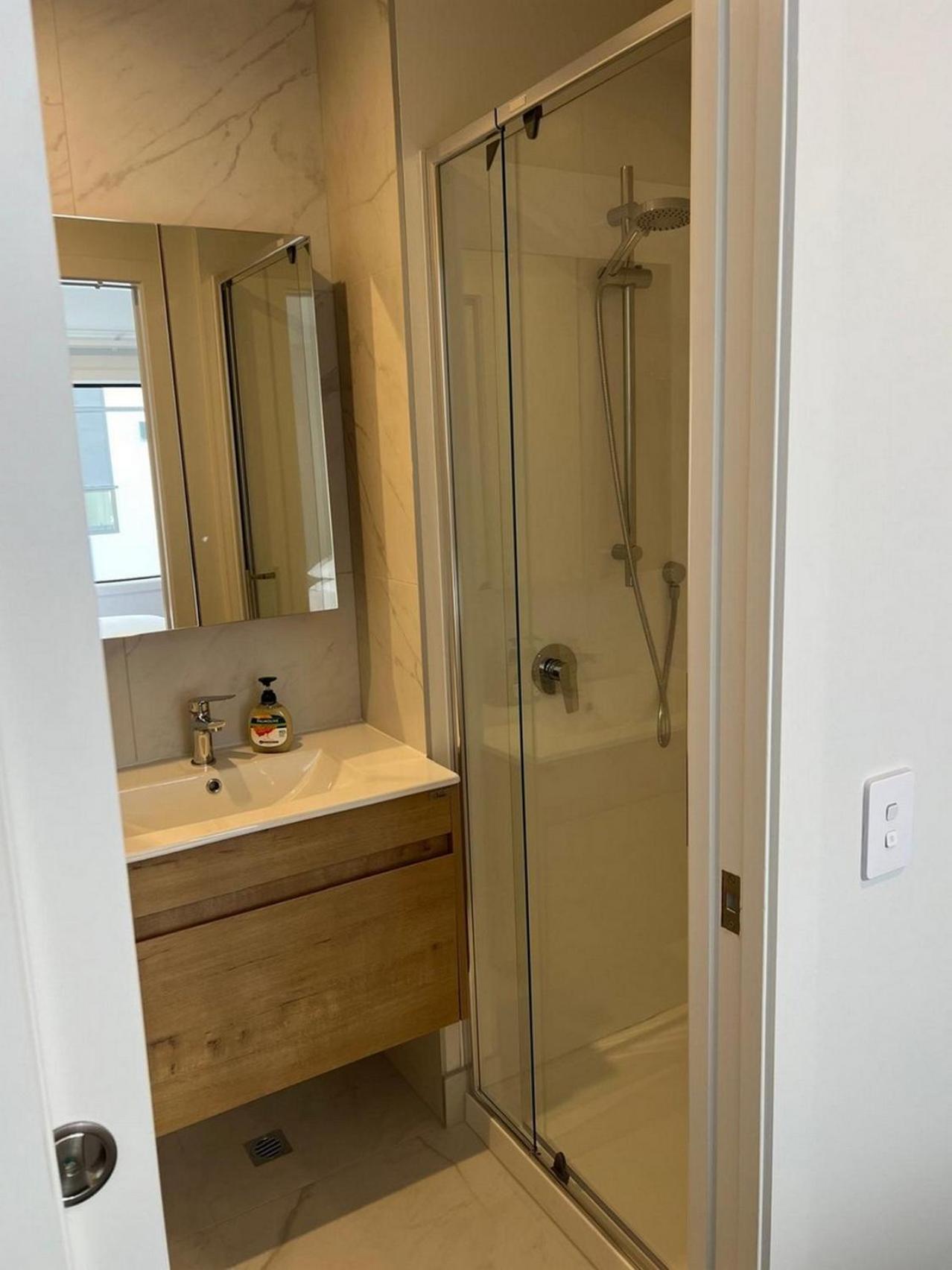 Central Modern 3-Bedroom,3- Bathroom House With Patio And Carpark- Lower Hutt City Centre Dış mekan fotoğraf
