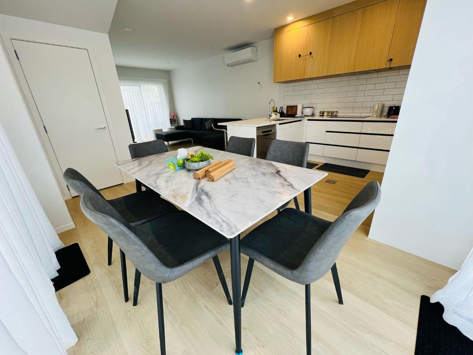 Central Modern 3-Bedroom,3- Bathroom House With Patio And Carpark- Lower Hutt City Centre Dış mekan fotoğraf